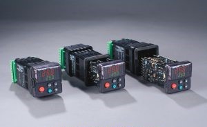 2017 12 EZ ZONE PM 6 DIN Controller Internal View e1499622308313